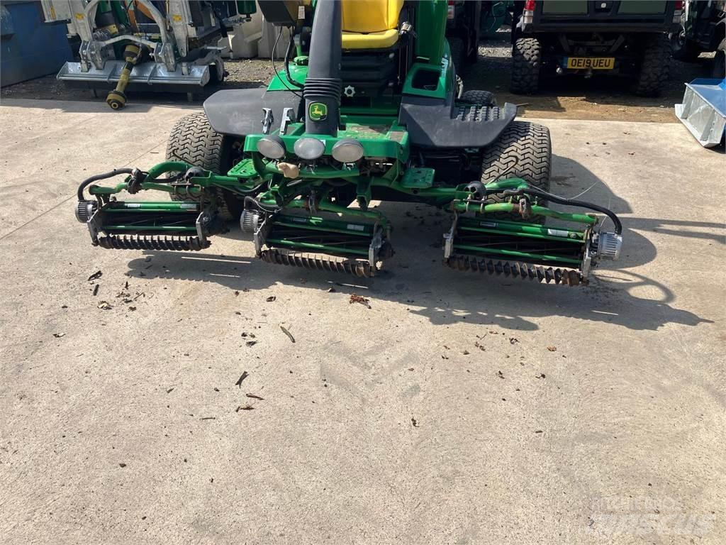 John Deere 7500AE 歩行型芝刈り機
