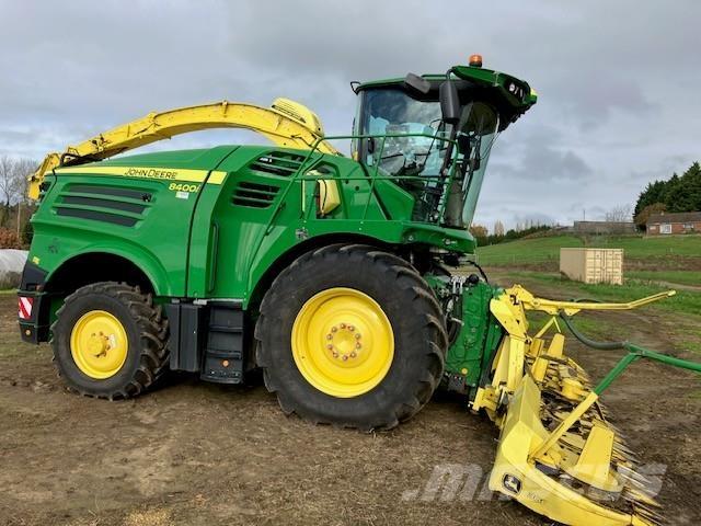 John Deere 8400i 自走式フォレージハーベスター
