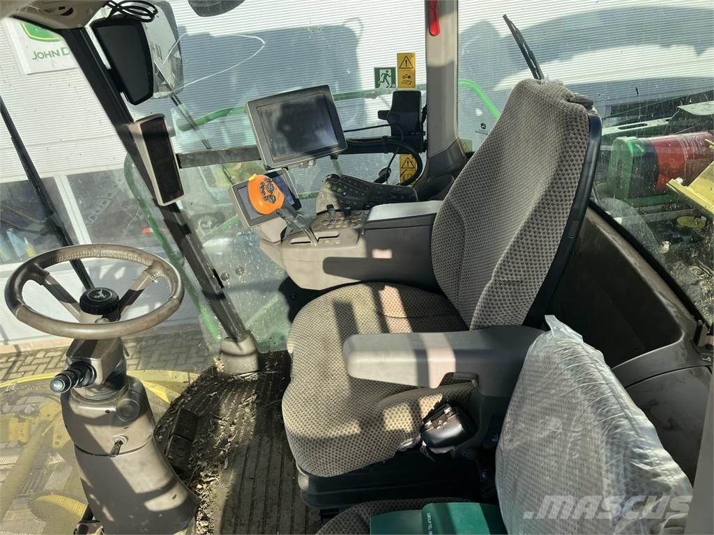 John Deere 8500i 自走式フォレージハーベスター