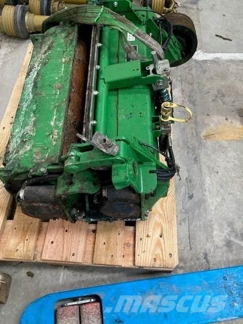John Deere 8500i 自走式フォレージハーベスター