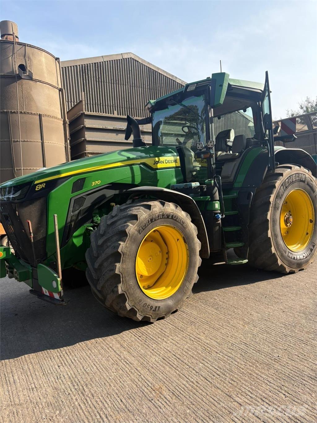 John Deere 8R 370 トラクター