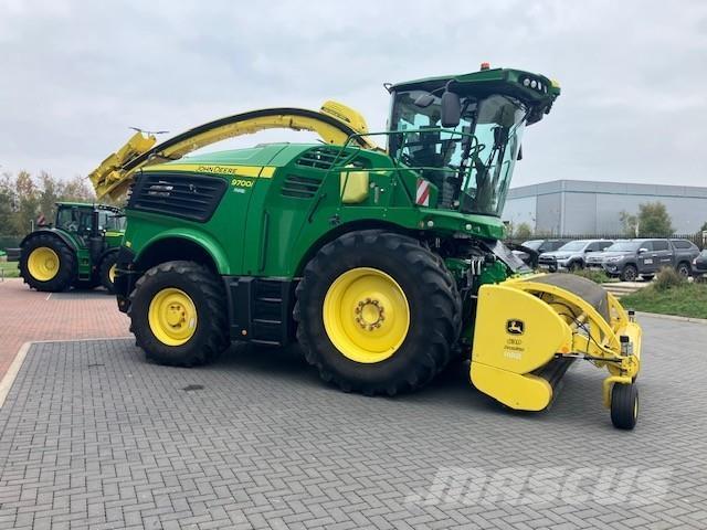John Deere 9700i 自走式フォレージハーベスター