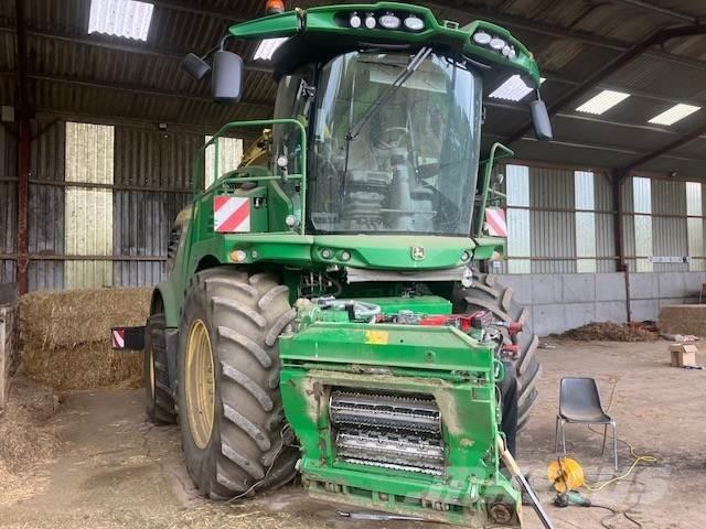 John Deere 9900 自走式フォレージハーベスター