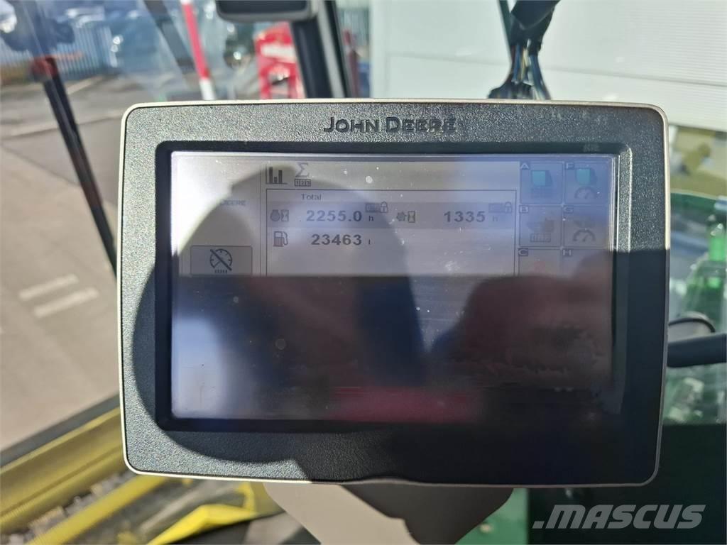 John Deere 9900 自走式フォレージハーベスター