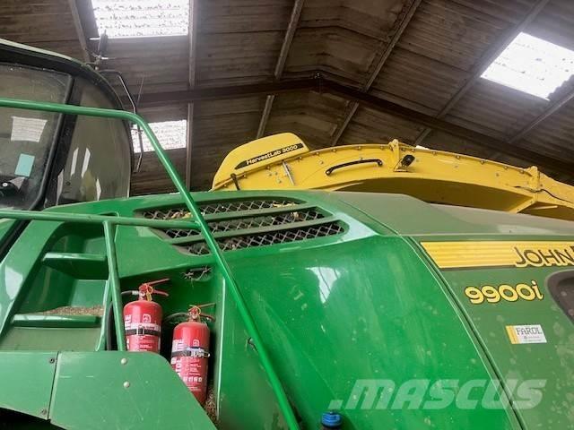 John Deere 9900 自走式フォレージハーベスター