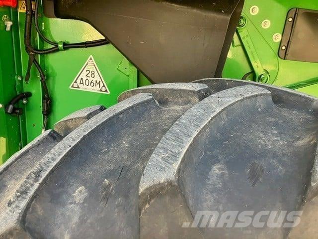 John Deere S690 TM コンバイン