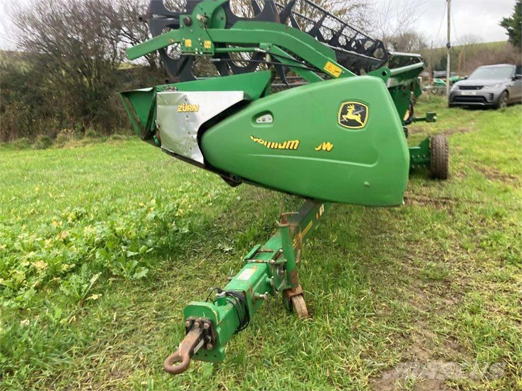 John Deere S690i HM コンバイン