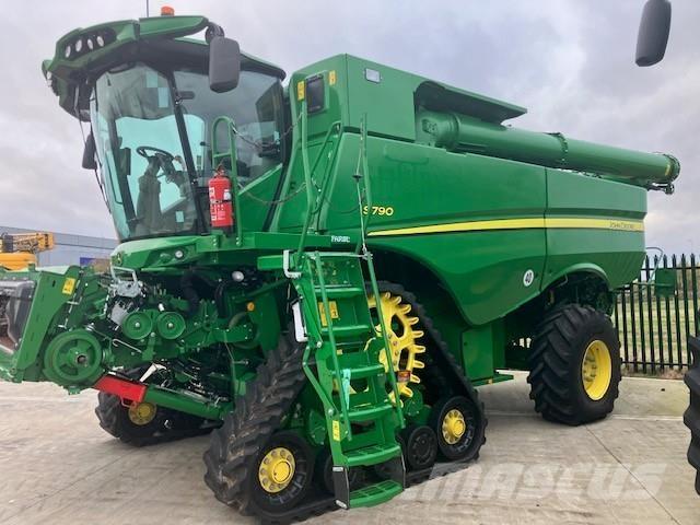 John Deere S790 コンバイン