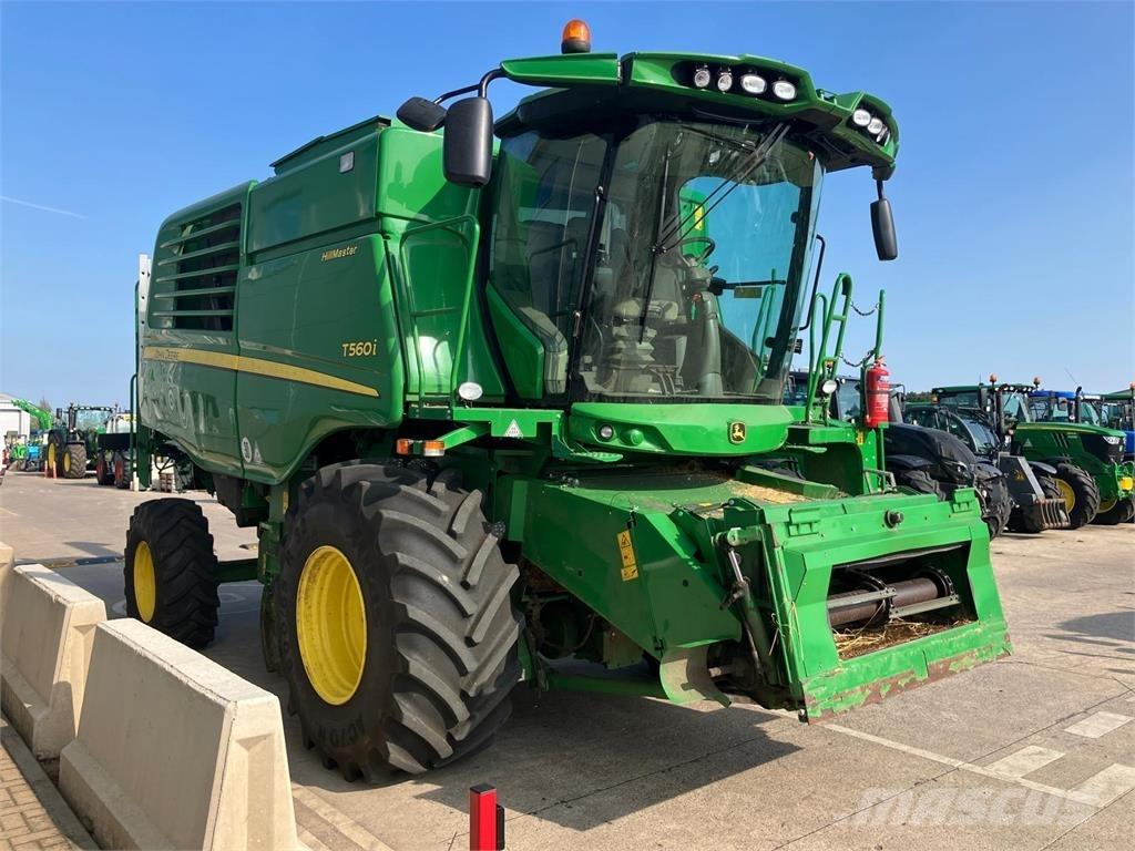 John Deere T560i HM コンバイン