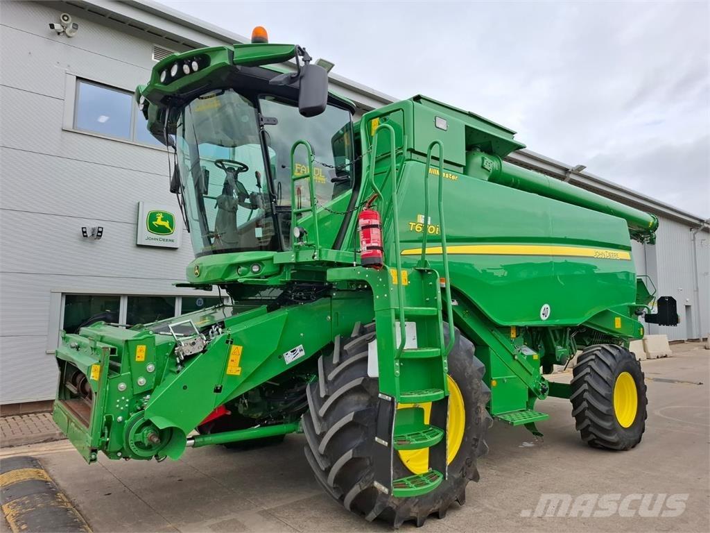 John Deere T670 HM コンバイン