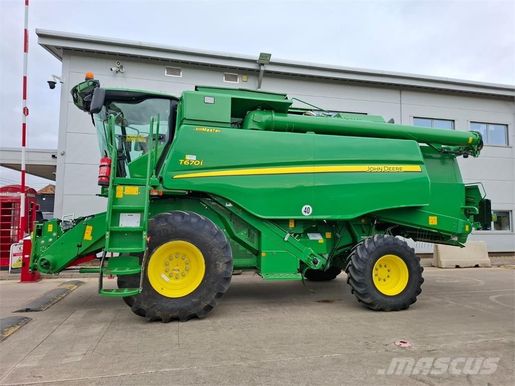 John Deere T670 HM コンバイン