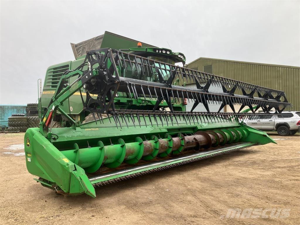 John Deere T670 HM コンバイン