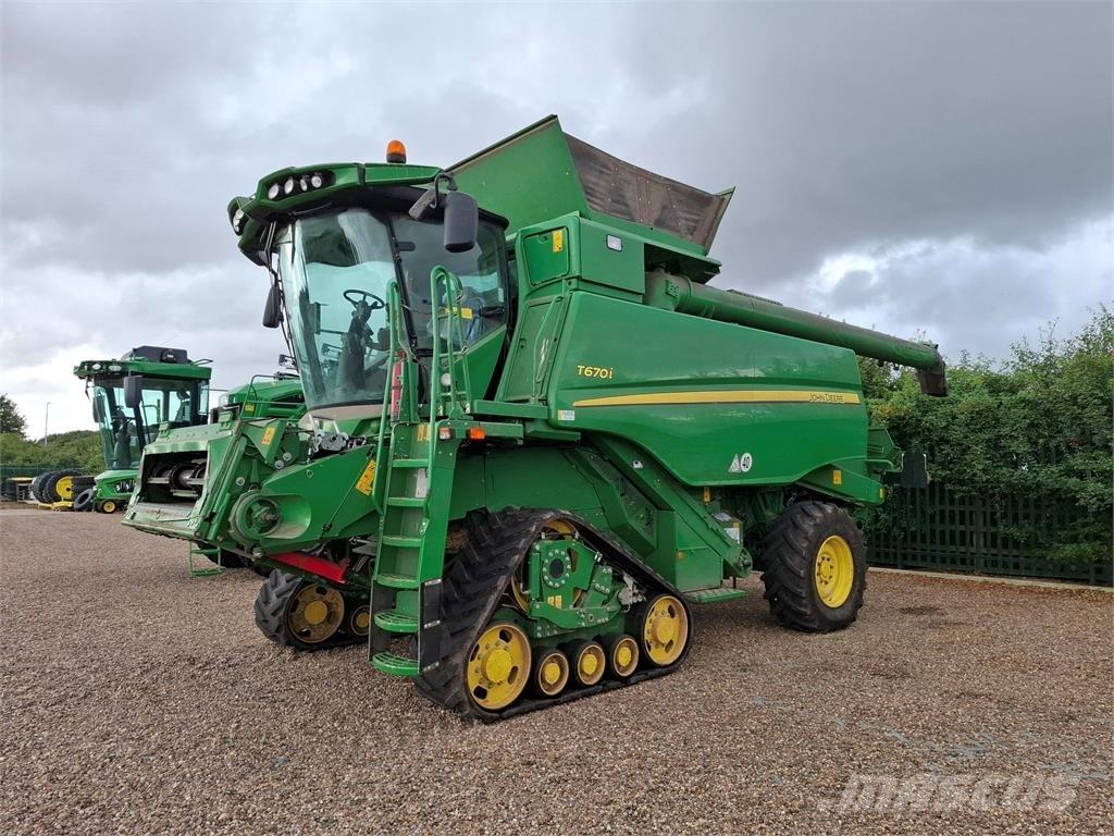 John Deere T670i コンバイン