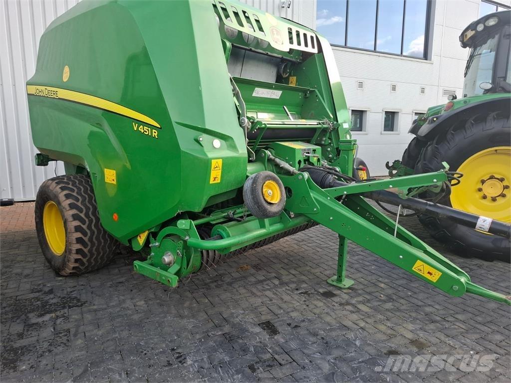 John Deere V451R スクエアベーラー