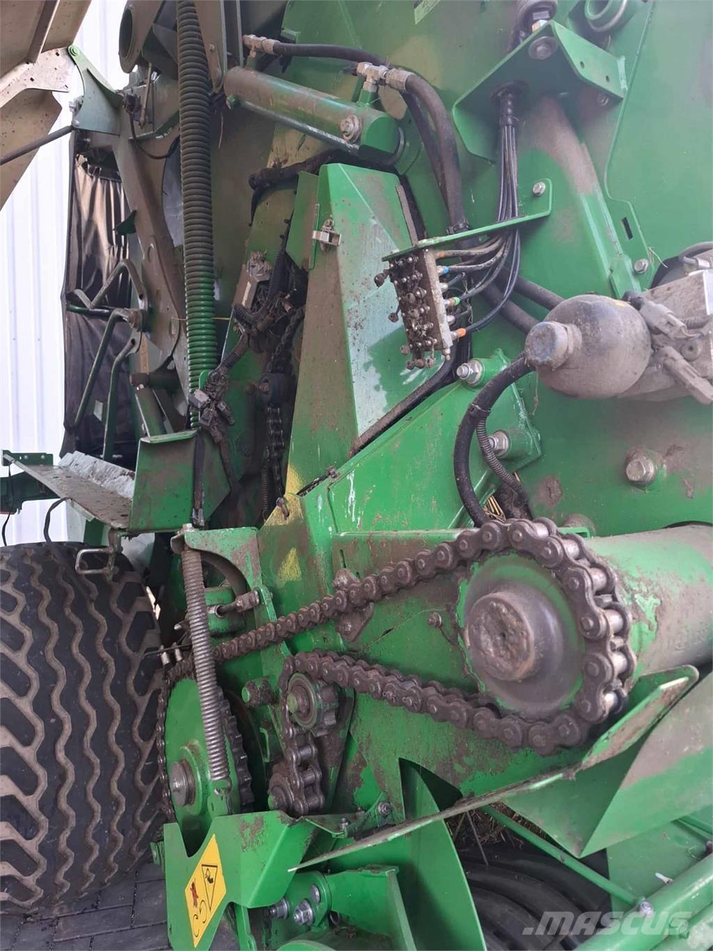 John Deere V451R スクエアベーラー