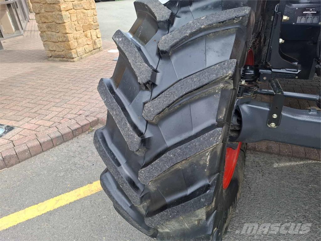 Kubota M7153 トラクター
