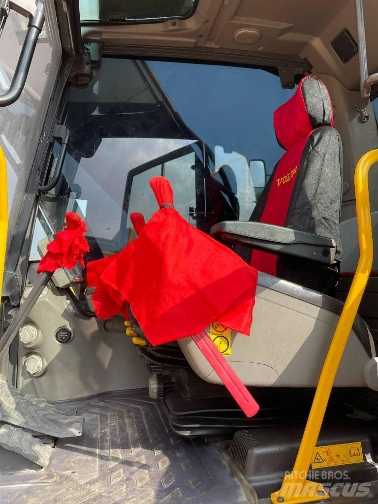 Volvo 220D 大型油圧ショベル12t以上（パワーショベル・ユンボ）