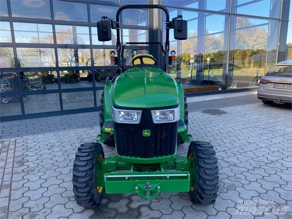 John Deere 3046R トラクター