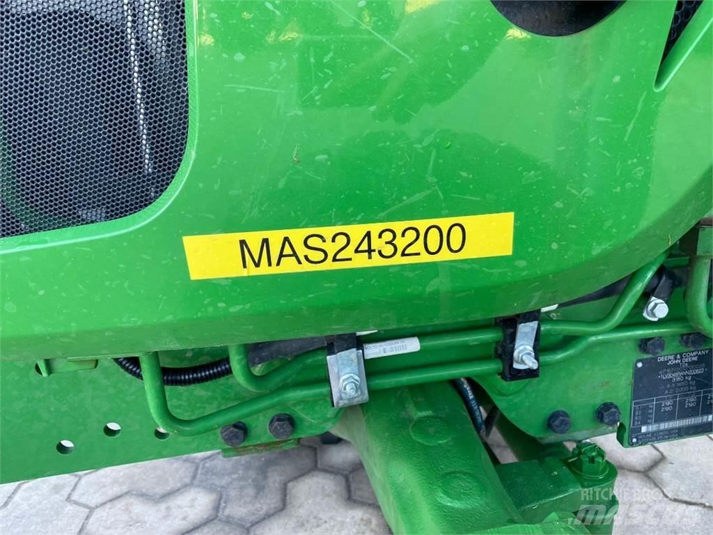 John Deere 3046R トラクター