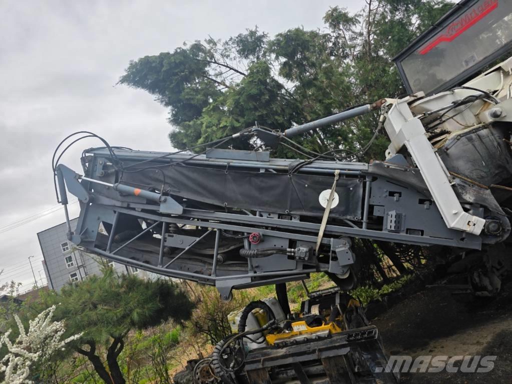 Wirtgen W 1900 アスファルトコールドミリングマシーン