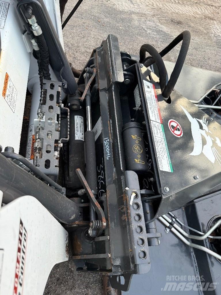 Bobcat T 770 スキッドステアローダー