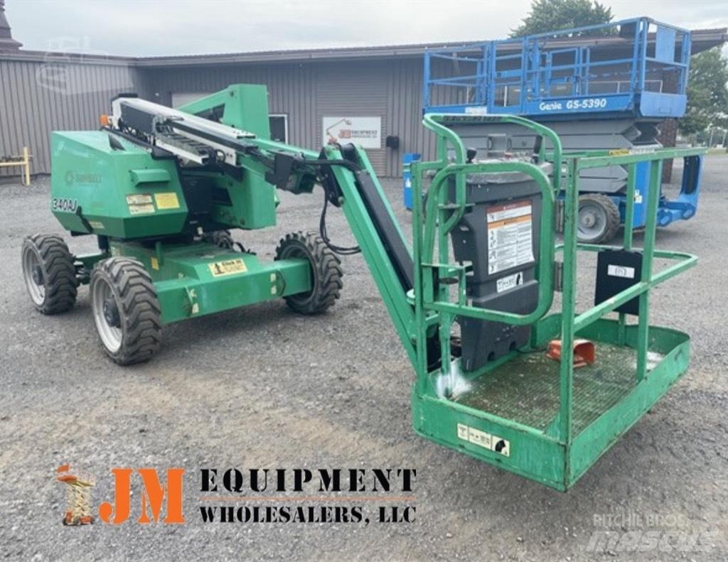 JLG 340 AJ ブームリフト　屈伸型