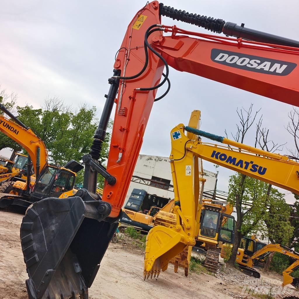 Doosan DX300 大型油圧ショベル12t以上（パワーショベル・ユンボ）