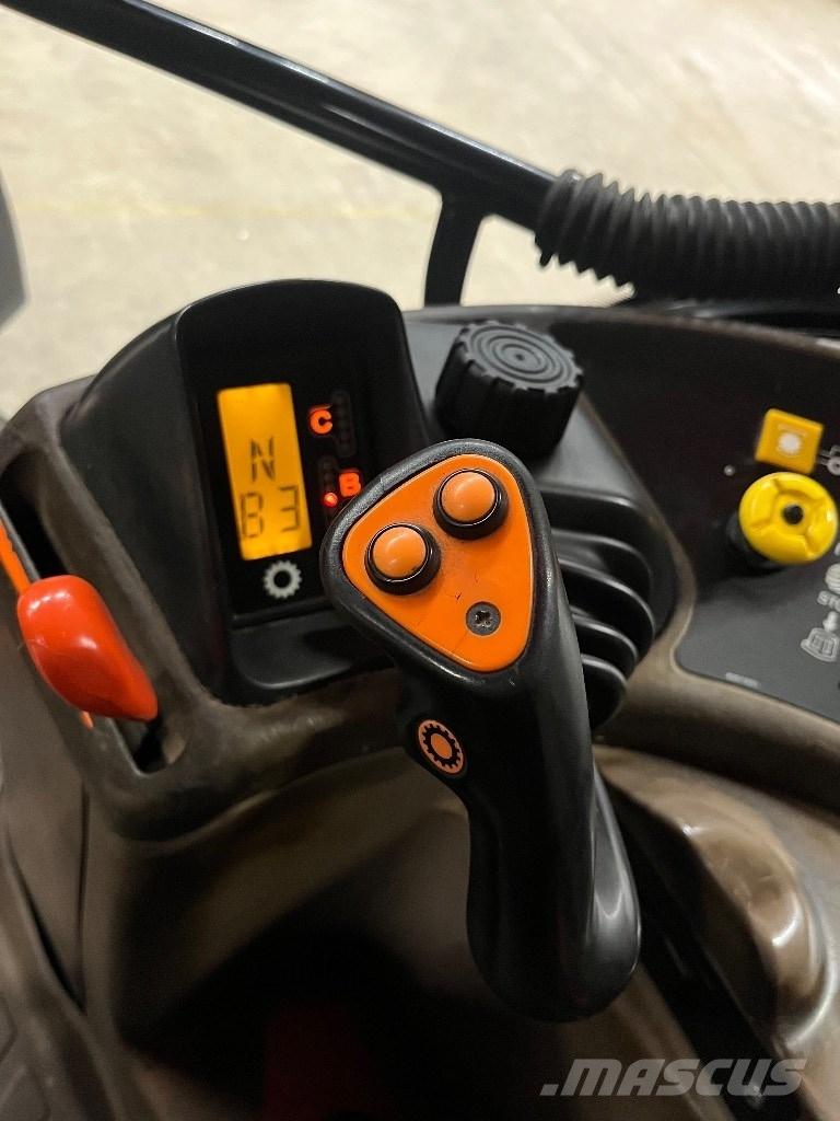 New Holland M 115 トラクター