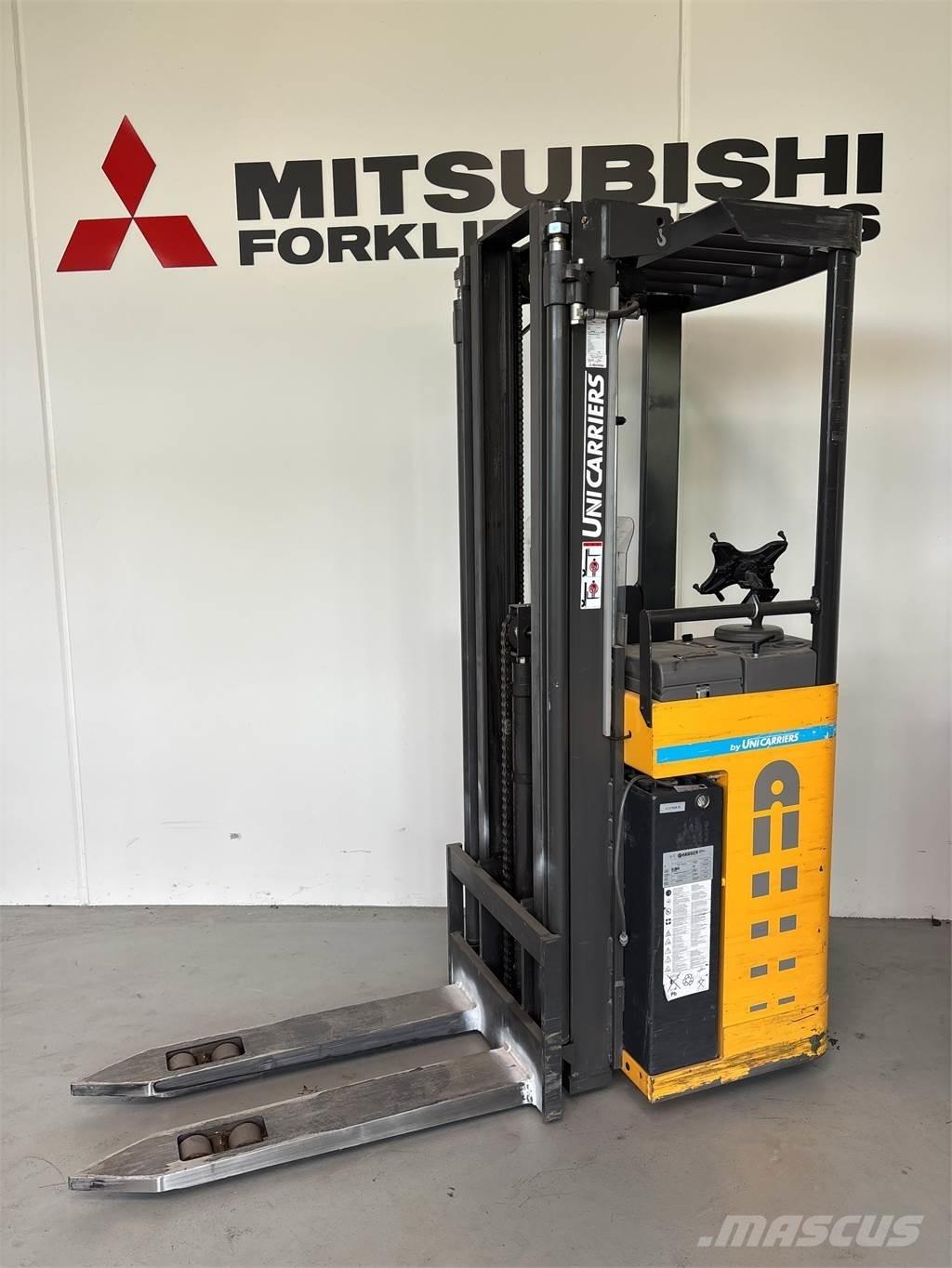 Atlet A160 自走式スタッカー