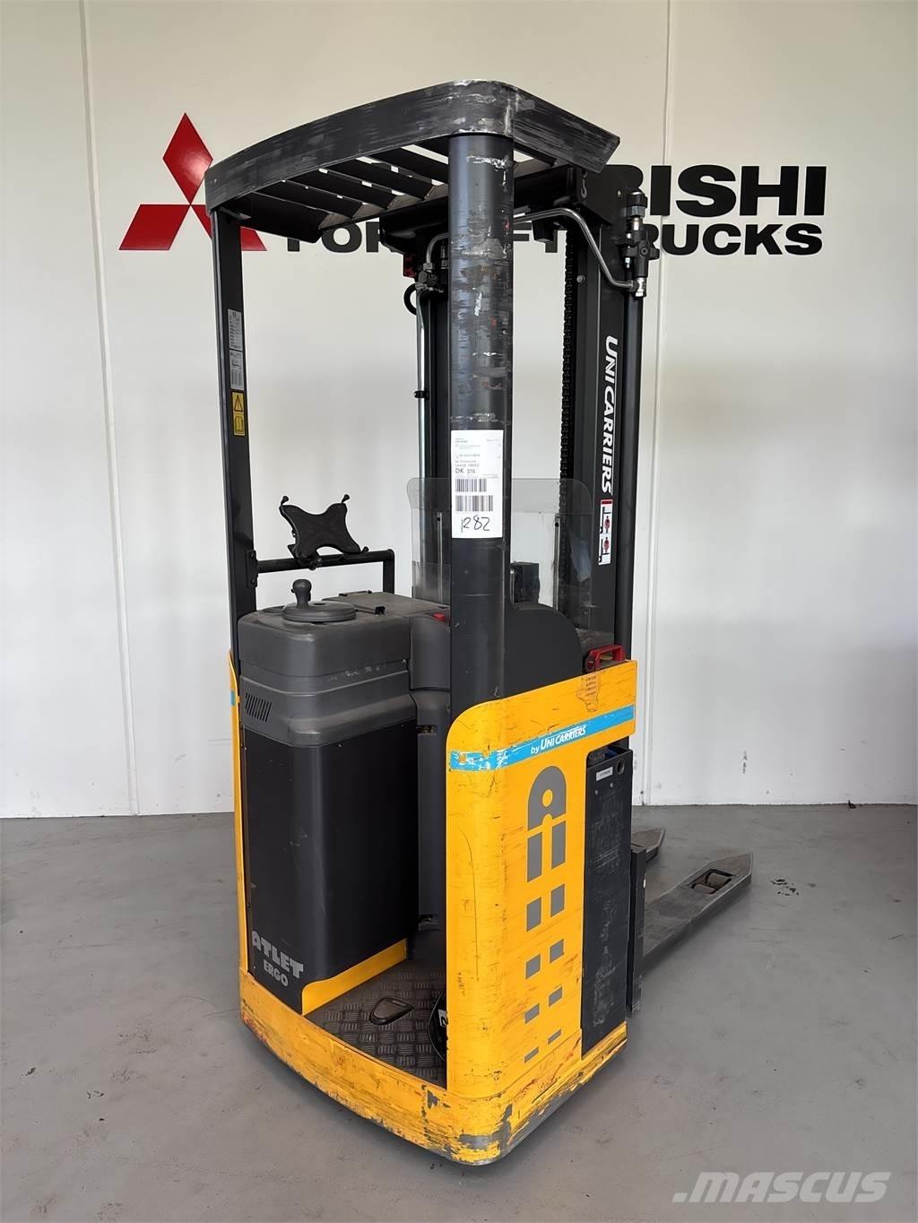 Atlet A160 自走式スタッカー