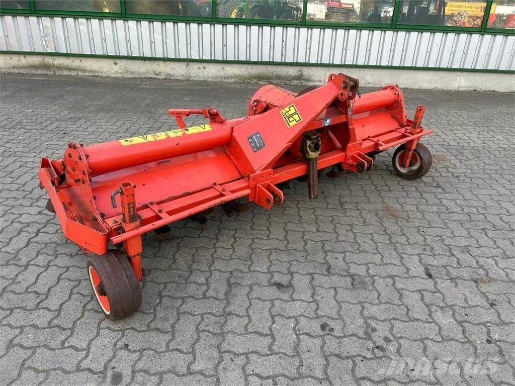 Kuhn EL 100N-255 土壌準備作業