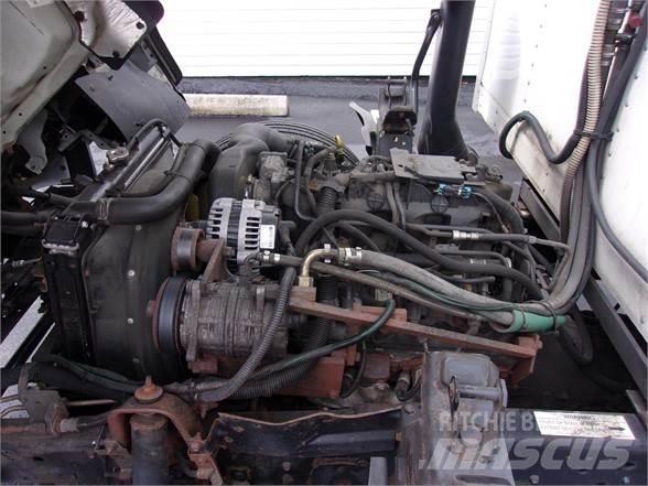 Isuzu NPR HD 冷凍冷蔵車