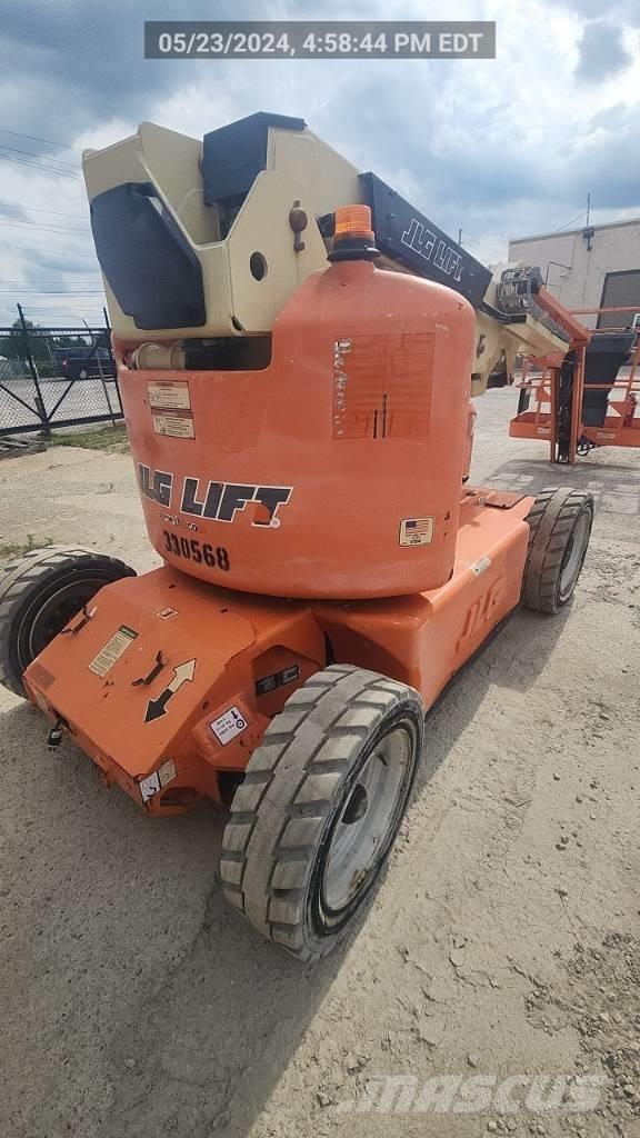 JLG E 450 AJ ブームリフト　屈伸型