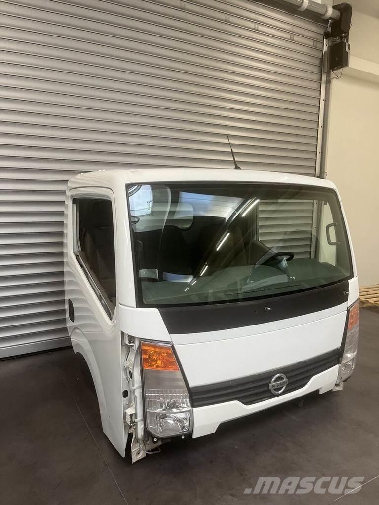 Nissan Cabstar キャビン及び内装