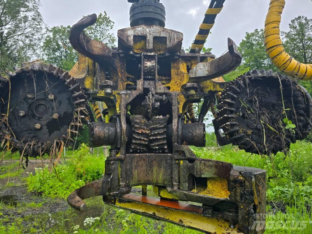 John Deere 1070 E ハーベスター