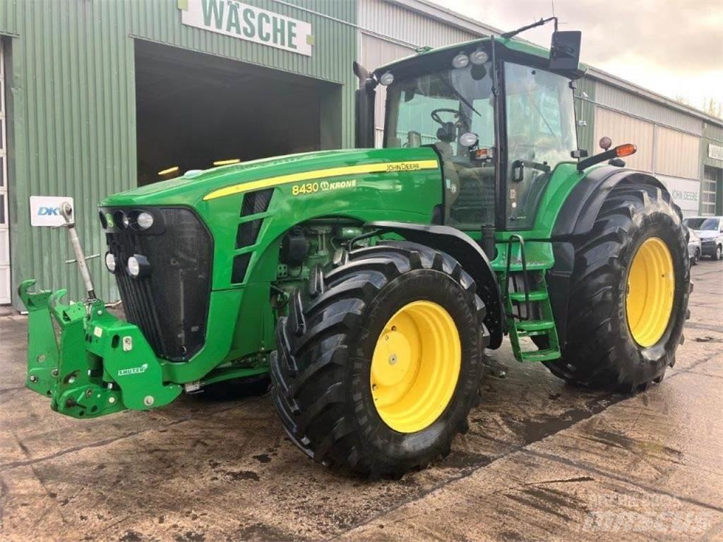 John Deere 8430 トラクター