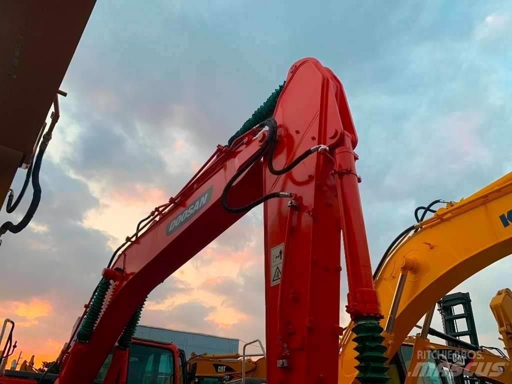 Doosan DX 225 LC 大型油圧ショベル12t以上（パワーショベル・ユンボ）