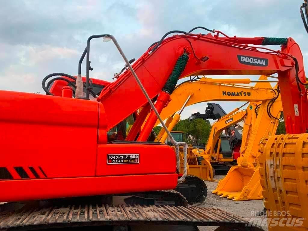 Doosan DX 225 LC 大型油圧ショベル12t以上（パワーショベル・ユンボ）