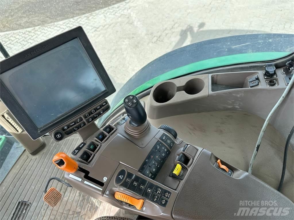 John Deere 7230R トラクター