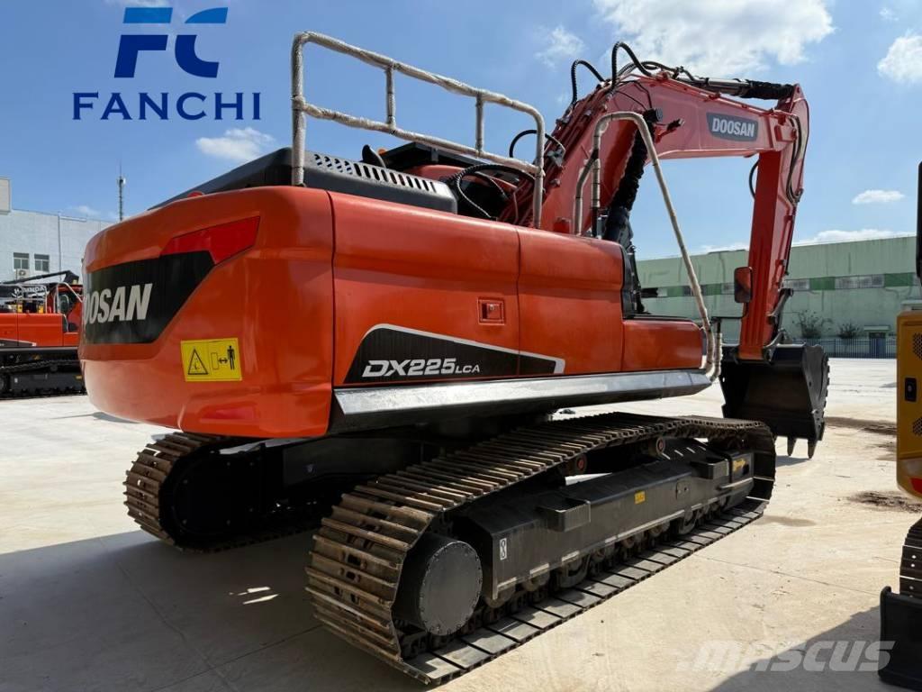 Doosan DX 225 LCA 大型油圧ショベル12t以上（パワーショベル・ユンボ）