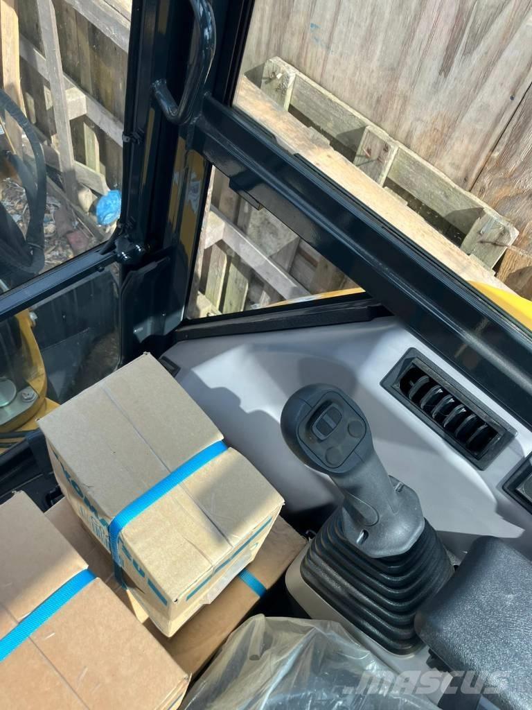 Komatsu PC 26 MR ミニ油圧ショベル 7t以下（ミニユンボ・ミニディガー）