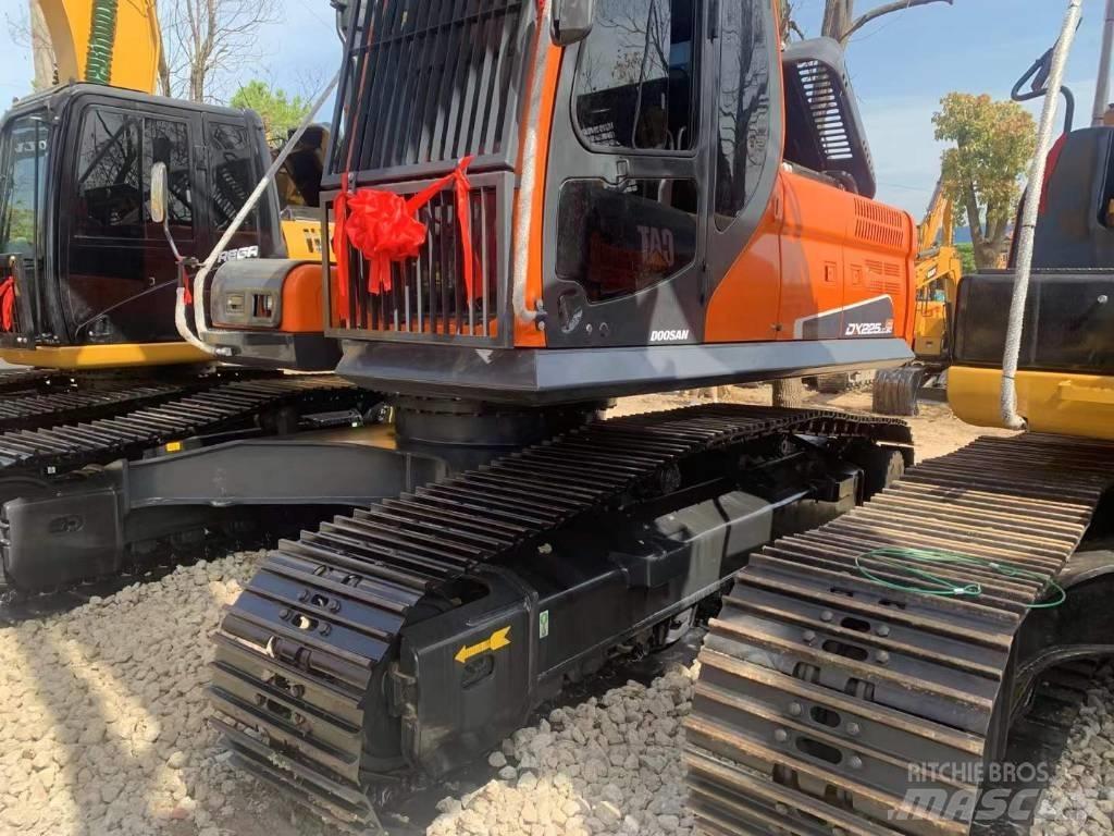 Doosan DX 225 大型油圧ショベル12t以上（パワーショベル・ユンボ）