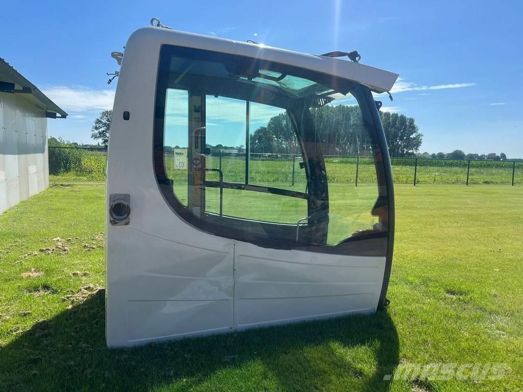 Liebherr 11407040 キャビン及び内装