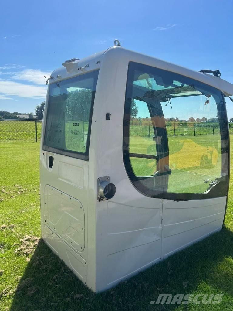 Liebherr 11407040 キャビン及び内装