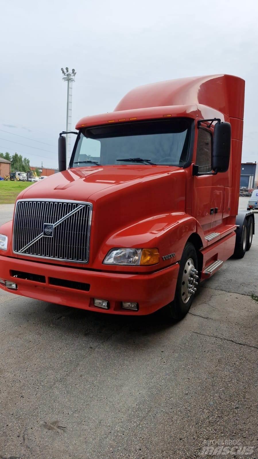 Volvo VNL-4 中古トラクターヘッド | トレーラーヘッド