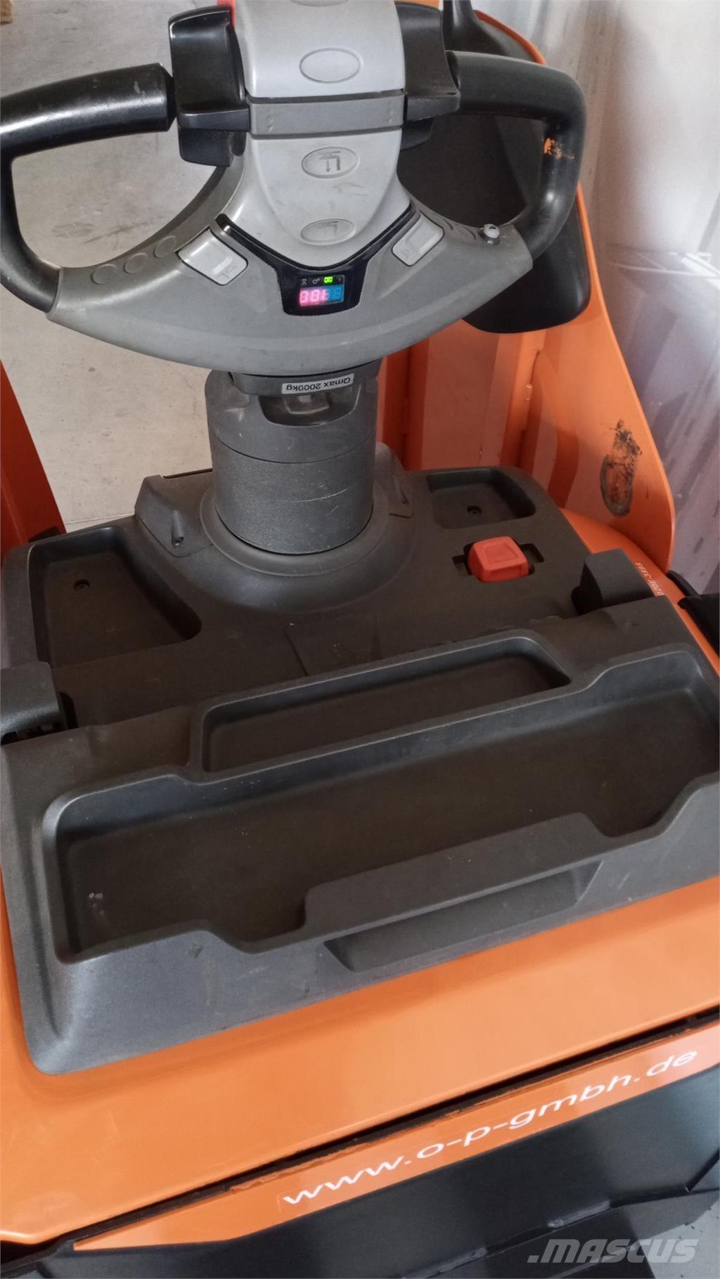 Toyota LPE 200 ウォーキンフォークリフト