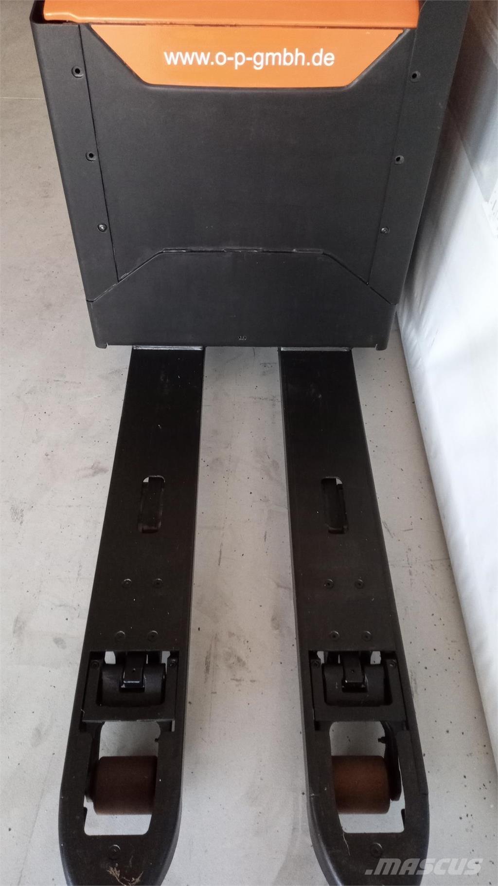 Toyota LPE 200 ウォーキンフォークリフト