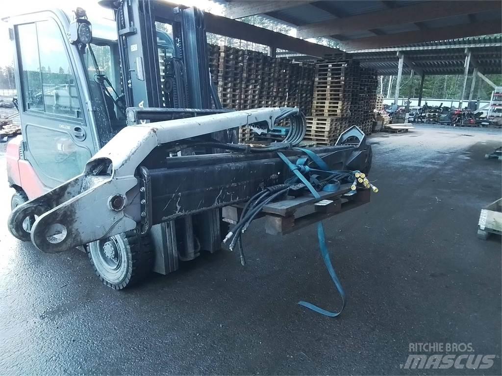 Komatsu 165F フォワーダクレーン