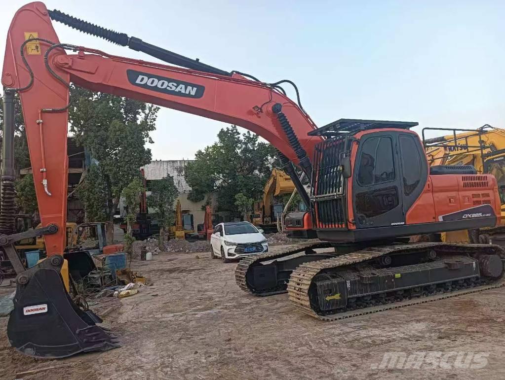 Doosan DX 225 LC 大型油圧ショベル12t以上（パワーショベル・ユンボ）
