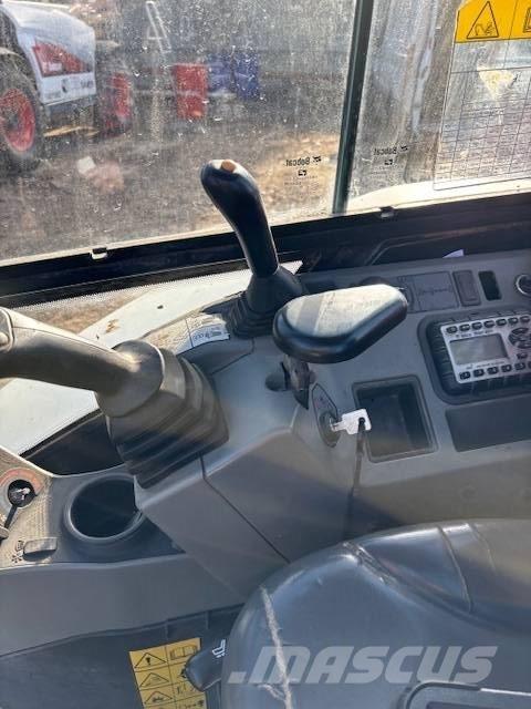 Bobcat E34 トレンチャー